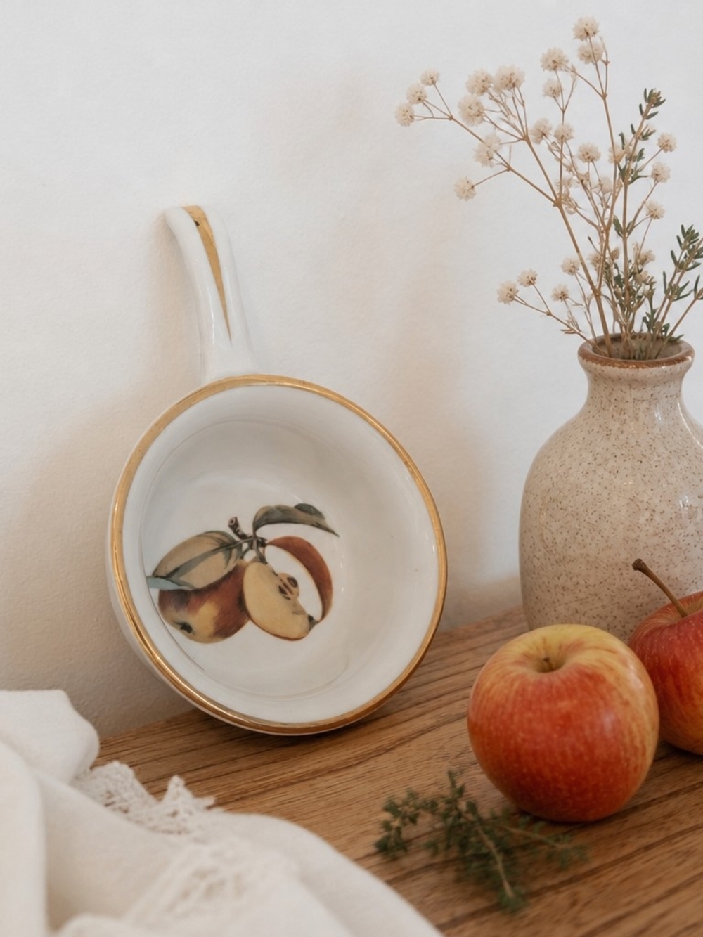 Vintage Royal Worcester Fireproof Handled Bowl – Apple Pattern (Made in England)